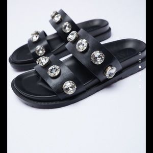 SPARKLY LOW HEELED SANDALS